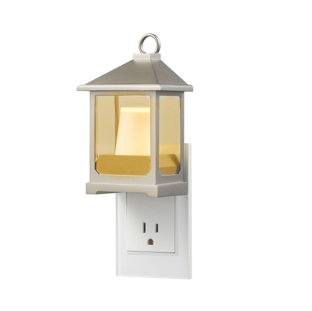 NWT, Candle Night Light with 2 Light Modes: PlugIn Novelty Nightlight for Kids